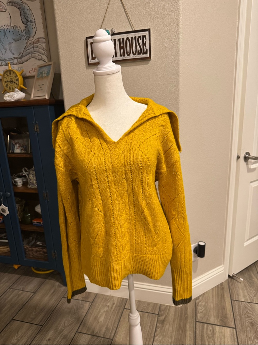 NWOT! CAbi Shipshape Pullover V-Neck Cable Knit Sweater Sz. M